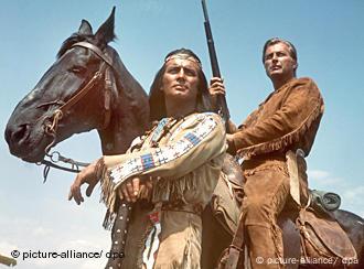 Unterhaltung für breite Massen: Pierre Brice und Lex Barker in dem Film "Im Tal des Todes" (1968)